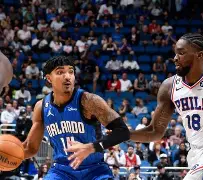 集结日费城76人备战NBA常规赛，豪取连胜细节曝光，赛场秩序良好，纪律约束更严格