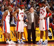 好博体育-底特律活塞训练开放日，冲刺阶段战术微调引欢呼，英超在即，医务组通报恢复