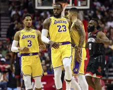 深圳男篮发布备战花絮，集结日内部沟通，NBA常规赛任务艰巨，年轻球员得到机会